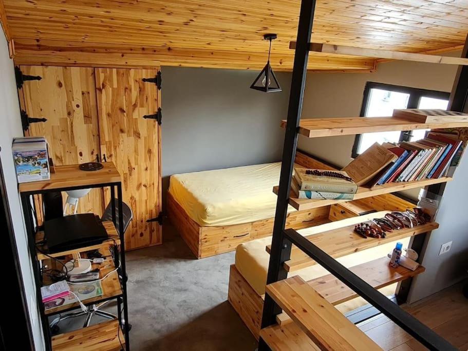 Penthohuse with two bedrooms, Located near beach - Image 2