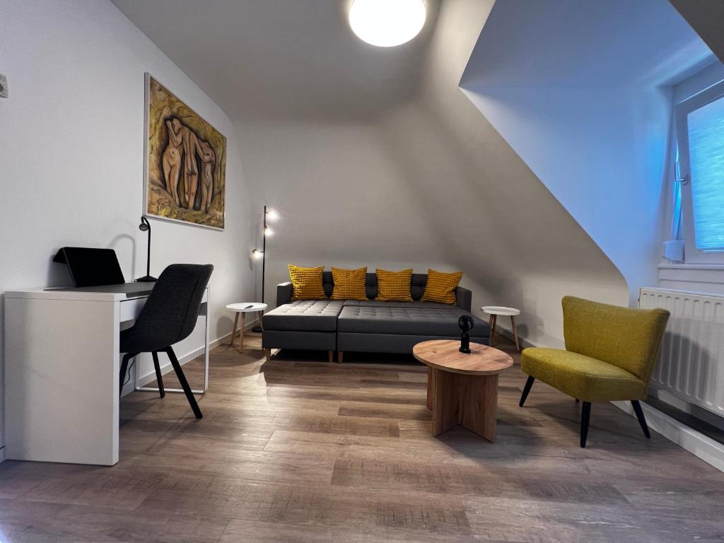 a living room with a bed and a table and chairs at City-Designapartment in Gaggenau