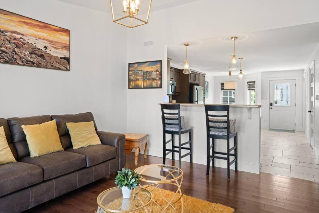 Χώρος καθιστικού στο Lovely House in Moncton