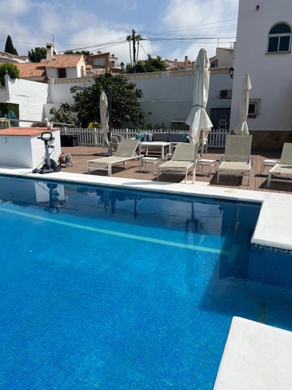 Bazén v ubytování Studio Poniente 450m to beach nebo v jeho okolí