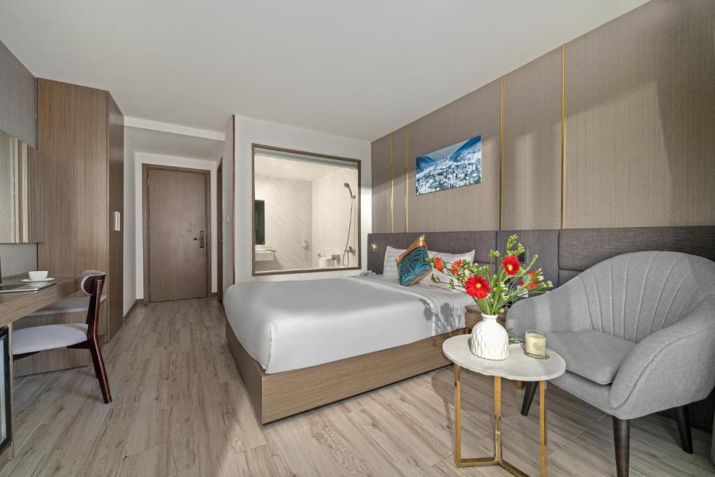 Postel nebo postele na pokoji v ubytování Sochi Hotel