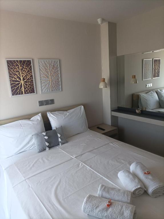 Posteľ alebo postele v izbe v ubytovaní Mulberry Nikiti Resorts