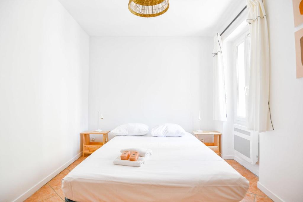 Una cama o camas en una habitaci&oacute;n de Maison de charme 2 ch &agrave; Vauban proche Vieux Port