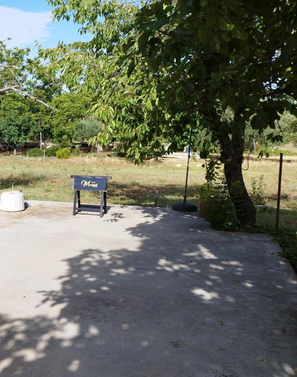 Zdjęcie z galerii obiektu Apartment near centar for 2+1 at Pula, with garden and free parking w Puli