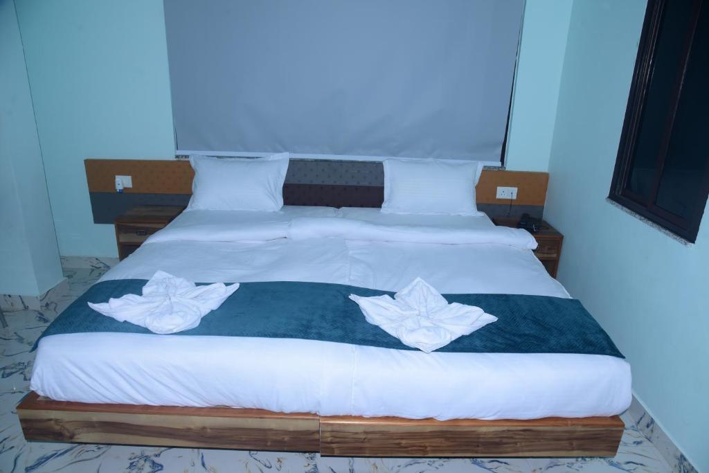 Postel nebo postele na pokoji v ubytování Hotel Gridhakuta International