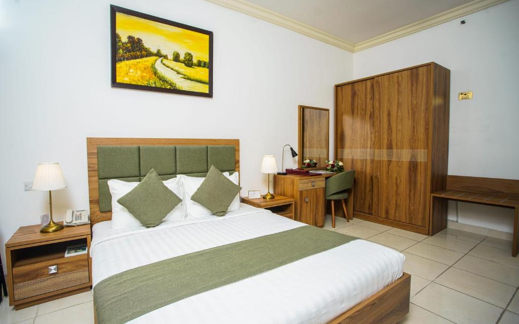 Postel nebo postele na pokoji v ubytování La Villa Palace Hotel