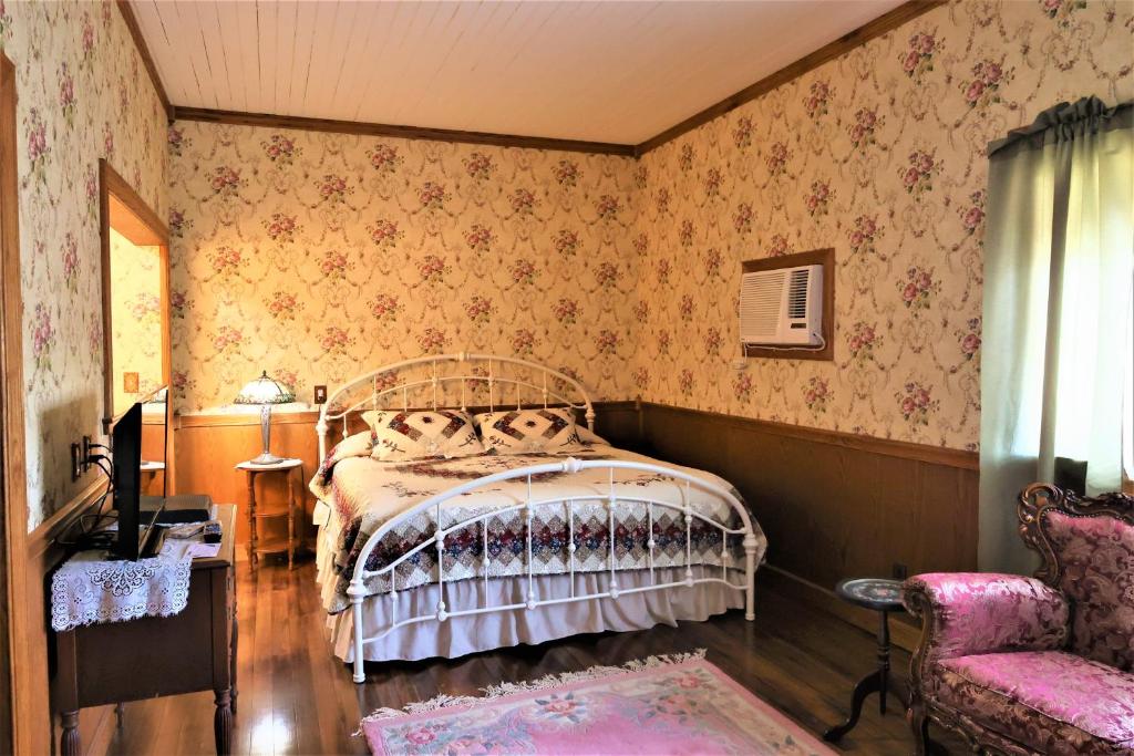 Postel nebo postele na pokoji v ubytování Mariposa Hotel Inn