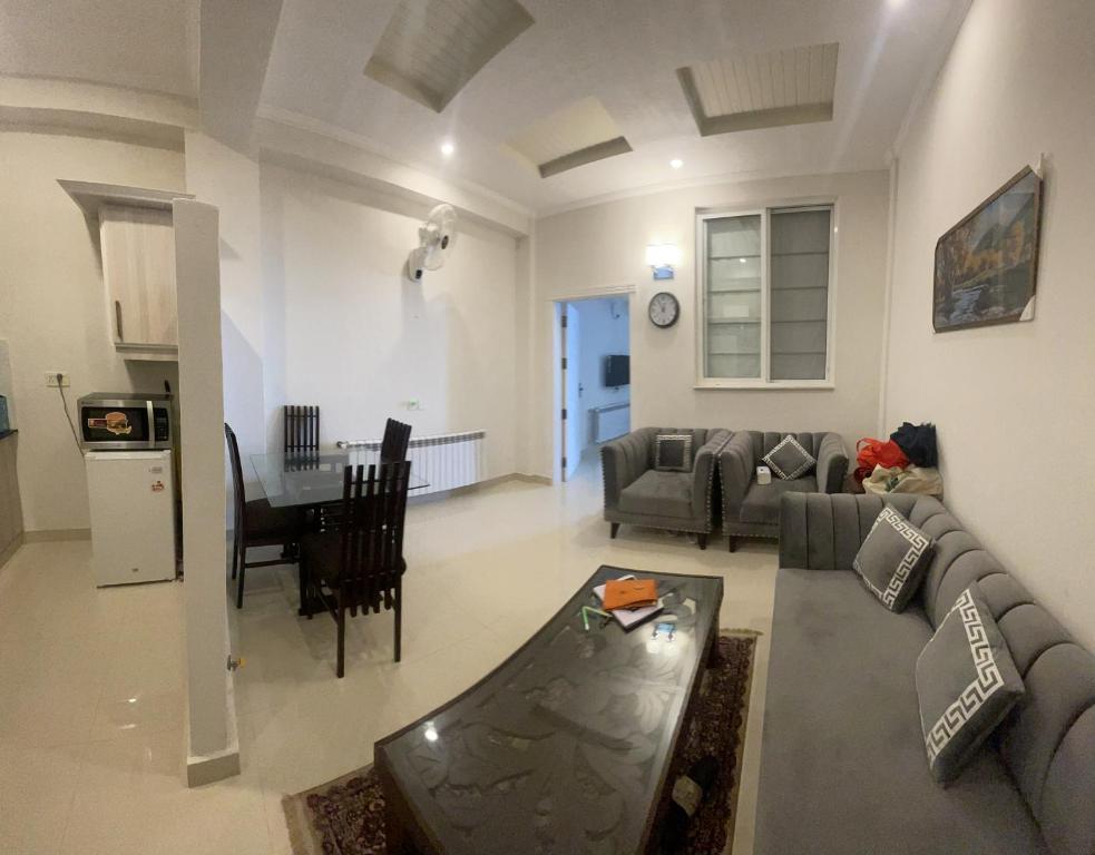 Bhurban Luxury Apartments tesisinde bir oturma alanı