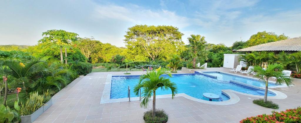 Bazén v ubytování Extraordinaria CASA FINCA Piscina AA nebo v jeho okolí