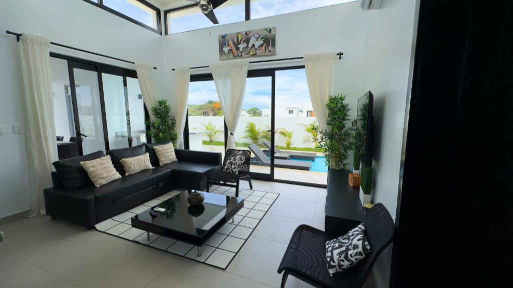 a living room with a couch and a table at Sosua Ocean Village in Sosúa