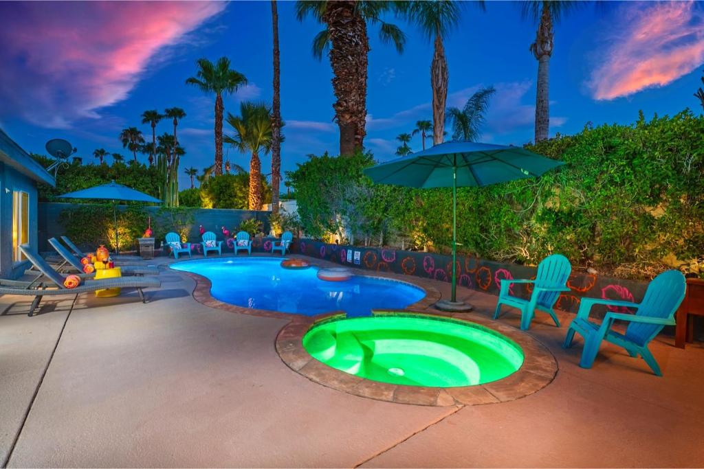 Twilight at El Paseo, El Paseo Gardens Palm Desert, Califor…