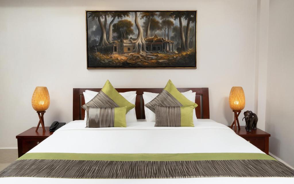 Postel nebo postele na pokoji v ubytování Khemara Sovannphum Hotel