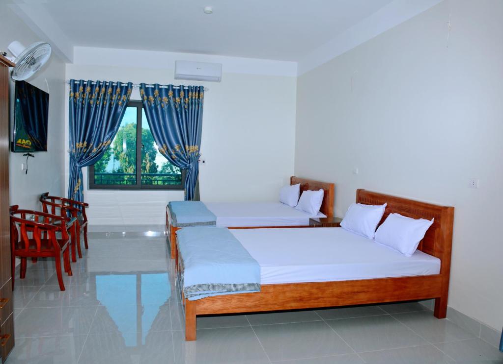 a bedroom with two beds and a window at Vinh Airport Hotel in Vinh