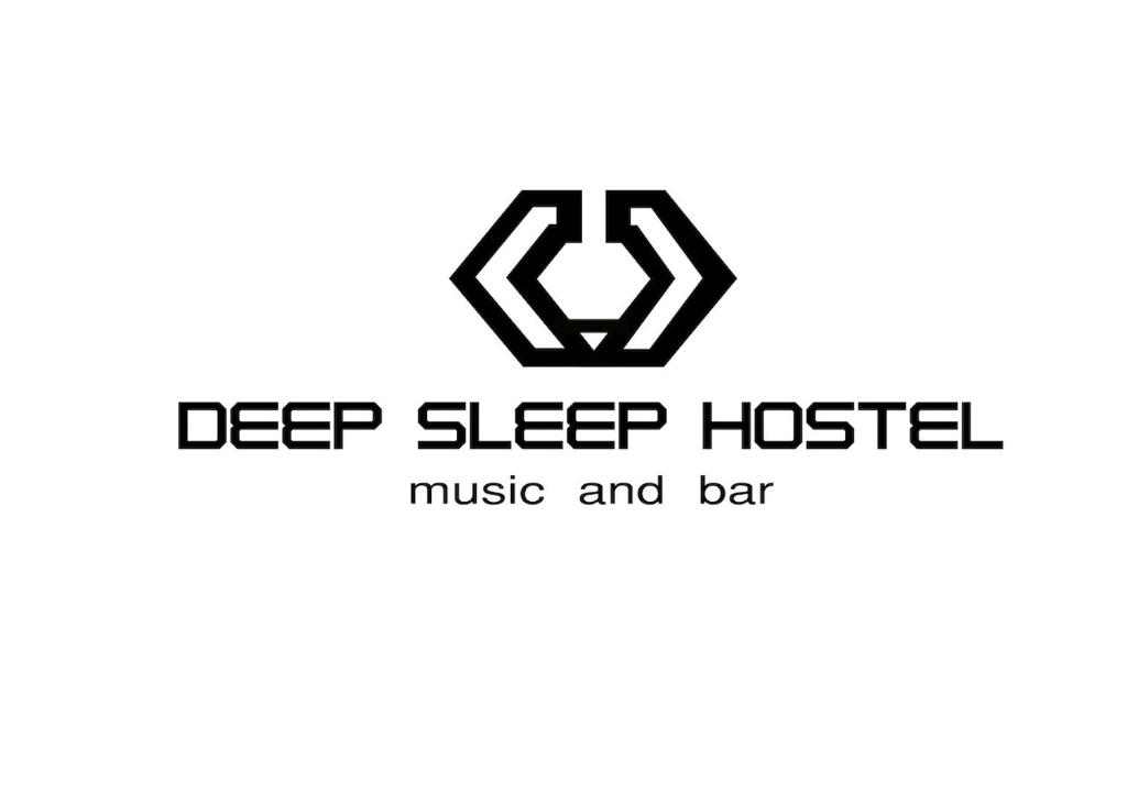 バンコクにあるDeep Sleep Hostel Bangkokの黒白の音楽のロゴ