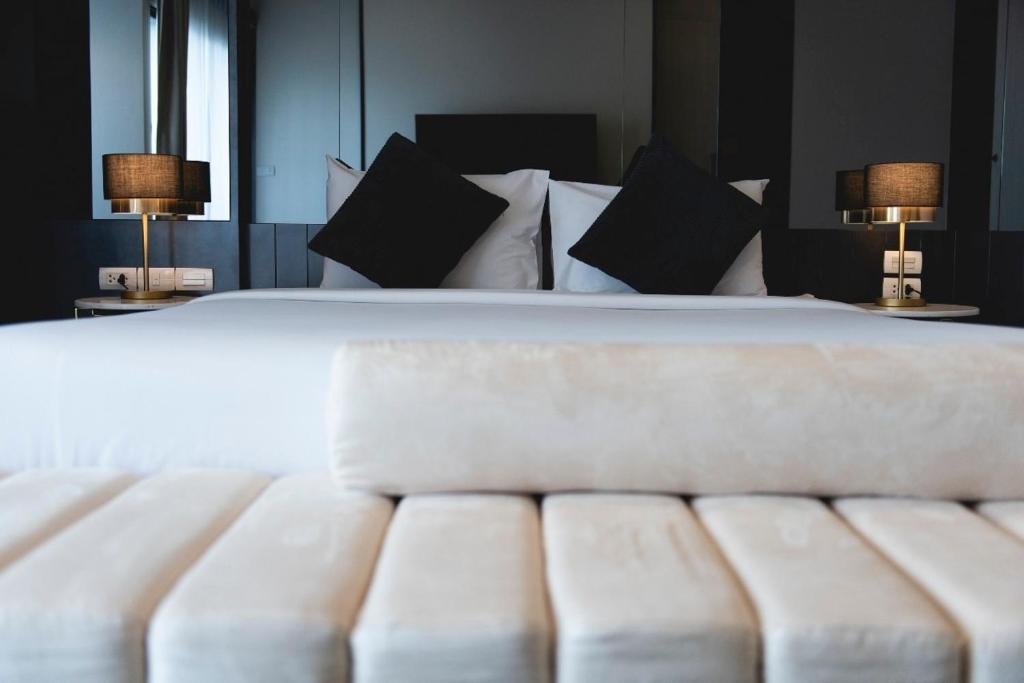 Postel nebo postele na pokoji v ubytování Qlosest Hotel