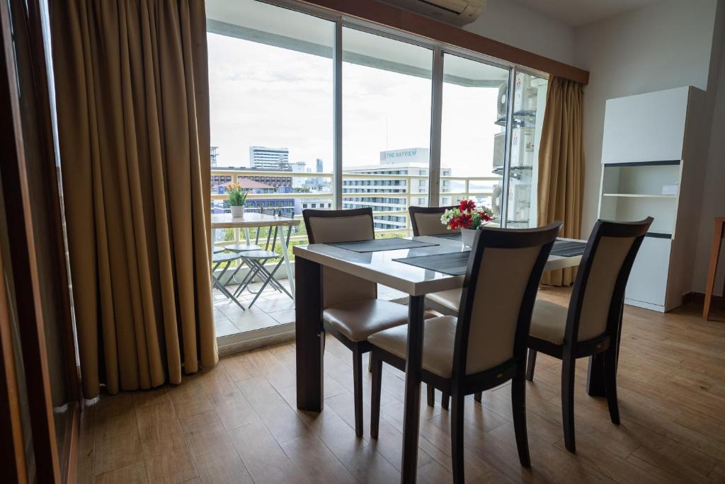 Balkón nebo terasa v ubytování VTSIX at View Talay 6