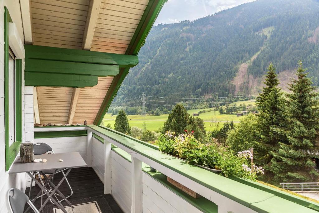 balcón con vistas a la montaña en Gletscherblick, 