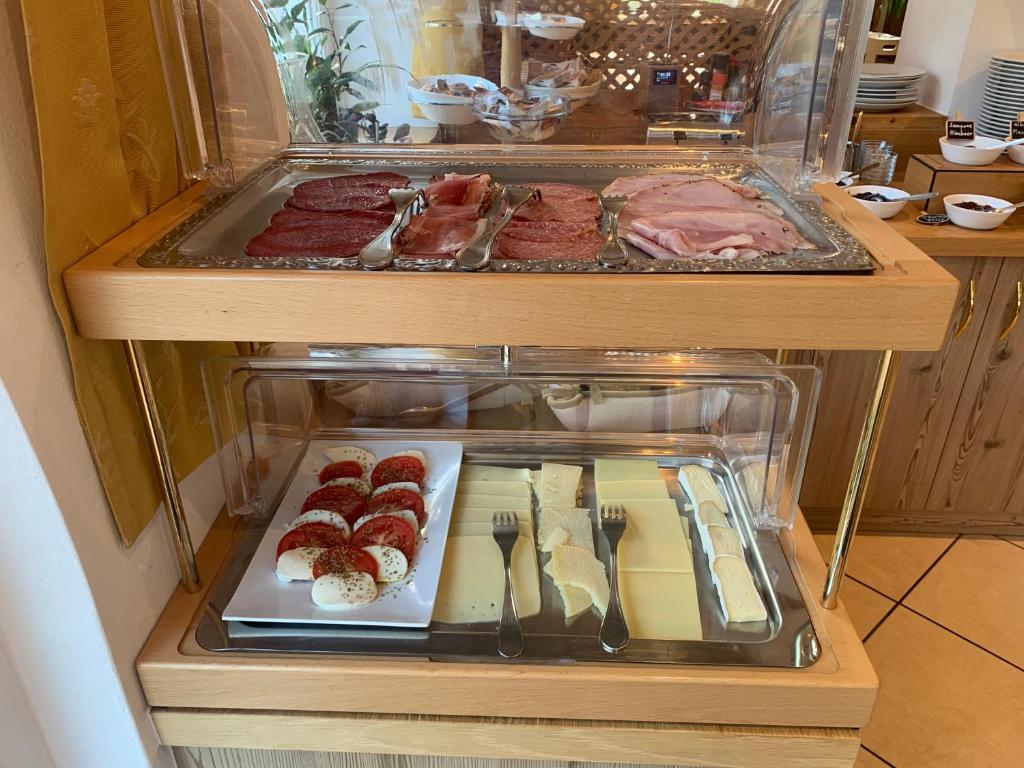 Jedlo v ubytovaní bed & breakfast alebo blízkom okolí