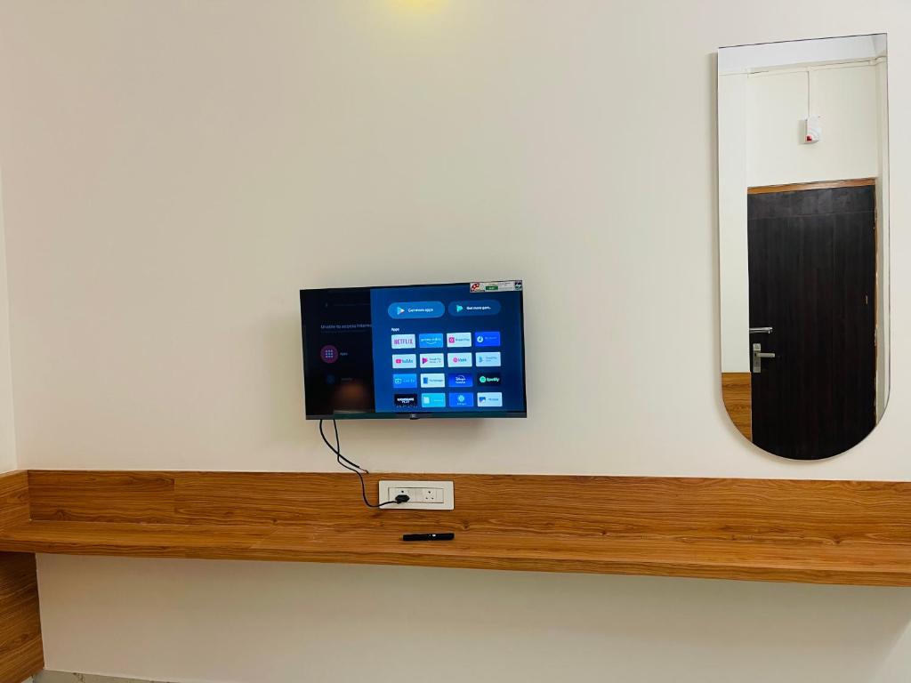 TV a/nebo společenská místnost v ubytování Hotel Insta 18