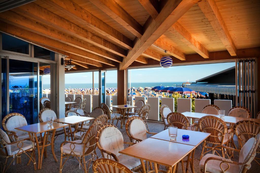 A restaurant or other place to eat at Hotel Playa e Mare Nostrum