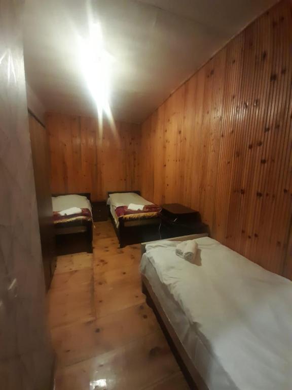 Postel nebo postele na pokoji v ubytování Guest House Gvidani
