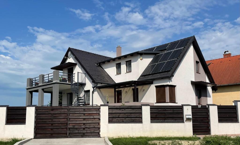 Szépkilátás Apartman Balatonfőkajár 8164 Balatonfőkajár, 57 Petőfi Sándor utca kép - 1