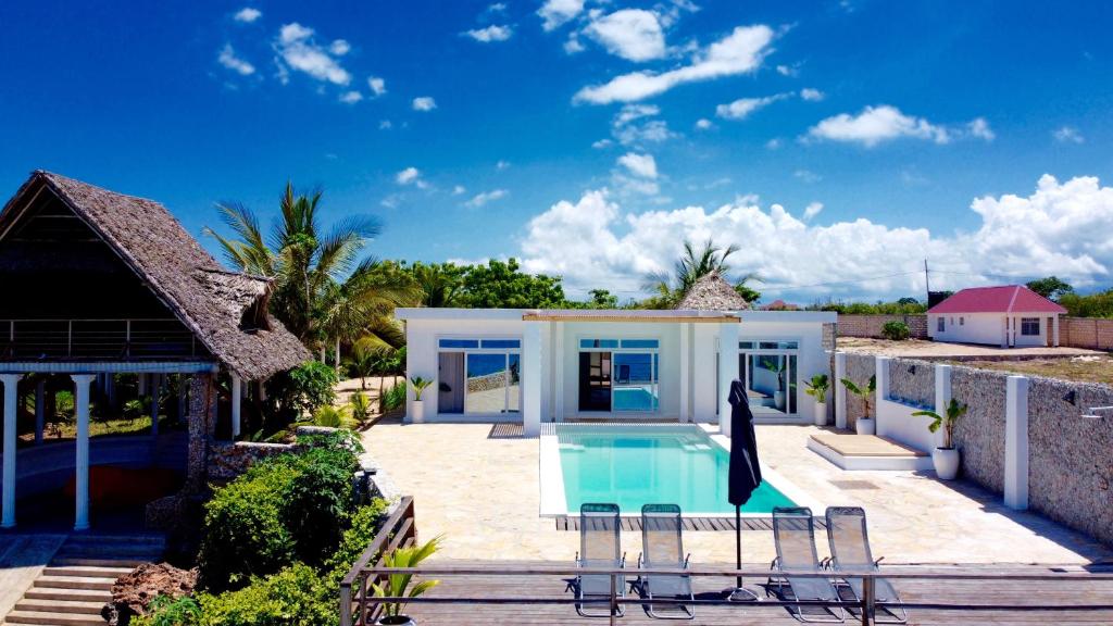 een villa met een zwembad en een huis bij Noah's Ark Zanzibar in Stone Town