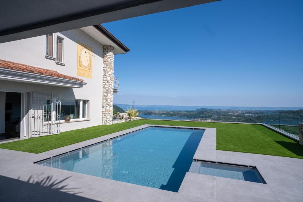 Planlösningen för Villa Bellavista - private pool Garda Lake