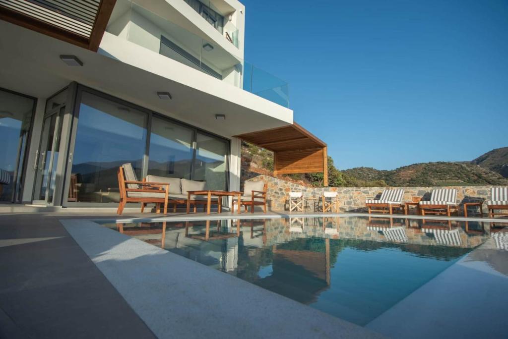 Bazén v ubytování KaDeView Luxury nebo v jeho okolí