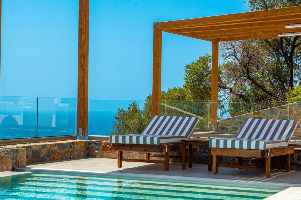 Bazén v ubytování KaDeView Luxury nebo v jeho okolí