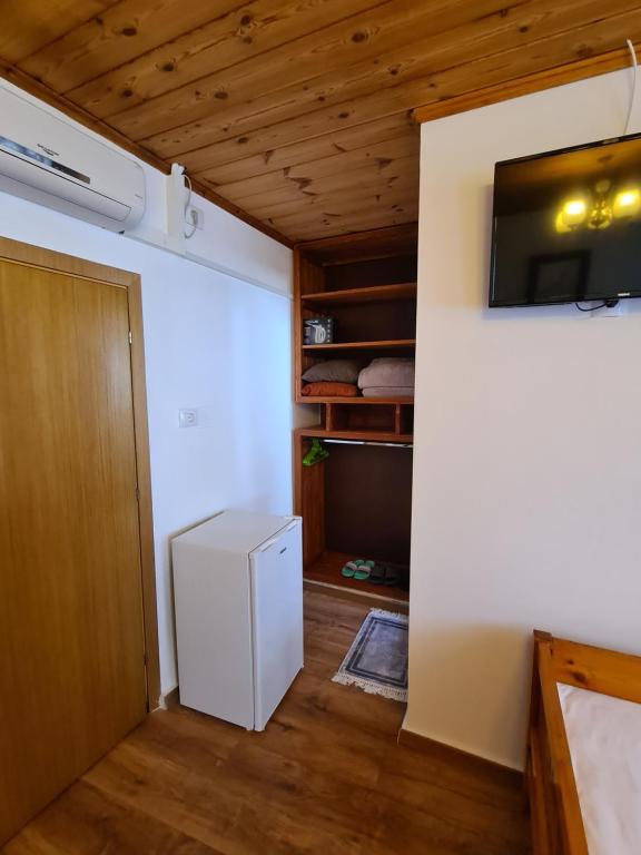 TV a/nebo společenská místnost v ubytování SANTA ROOM-OLD BAZAAR CENTER-Gjirokaster