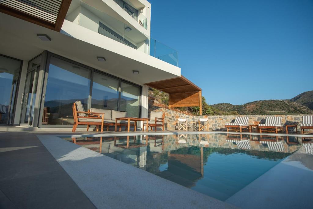 Bazén v ubytování KaDeView Luxury nebo v jeho okolí