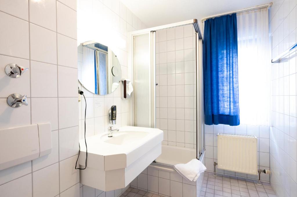 Hotel Astoria am Urachplatz - Resim 7