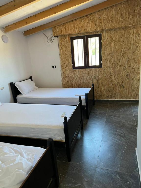 Windmill Shkodra Gesthouse Camping & Grill - 