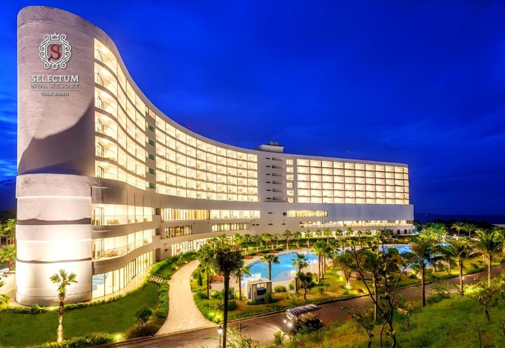 a rendering of the sheraton miami beach hotel at Selectum Noa Resort Cam Ranh in Cam Ranh
