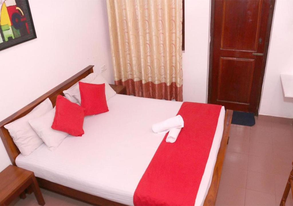 Postel nebo postele na pokoji v ubytování Cozy Inn Negombo