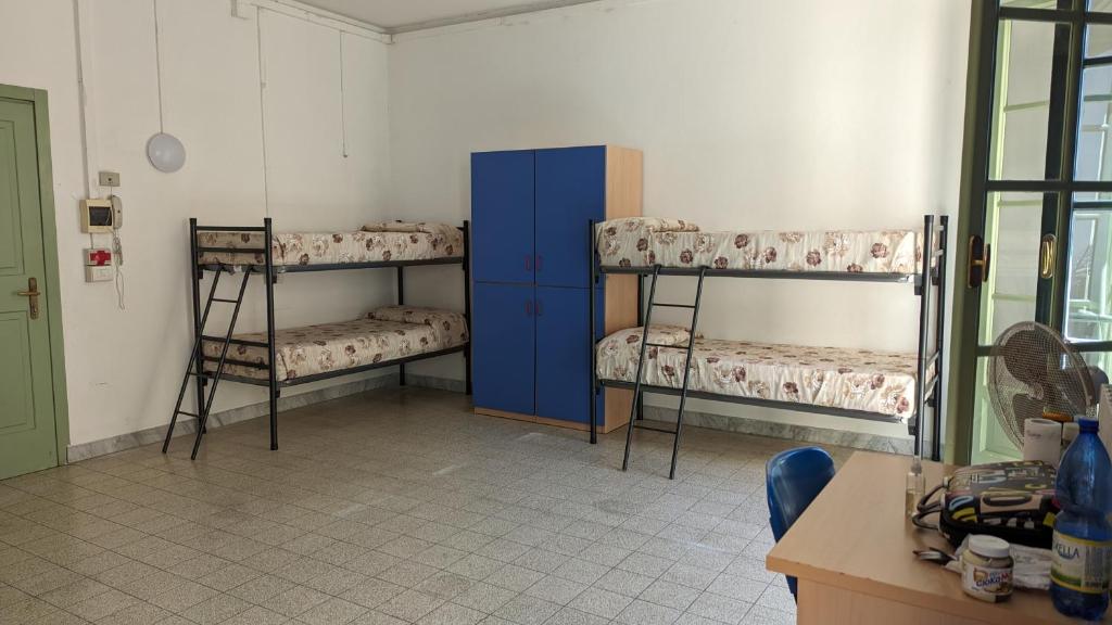Postel nebo postele na pokoji v ubytování Litus Roma Hostel
