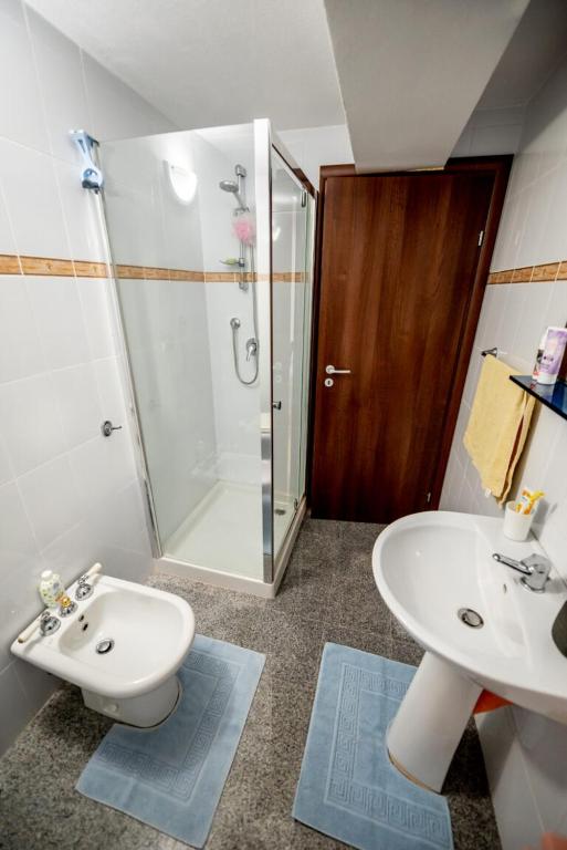 Casa de Vacanță S&B - Triple Chambre Avec Salle De Bain Privée