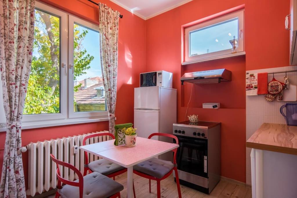 Kuchyň nebo kuchyňský kout v ubytování 3 BDR - Top Center Artistic Apartment - 115 m2