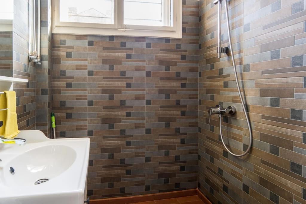 Koupelna v ubytování 3 BDR - Top Center Artistic Apartment - 115 m2