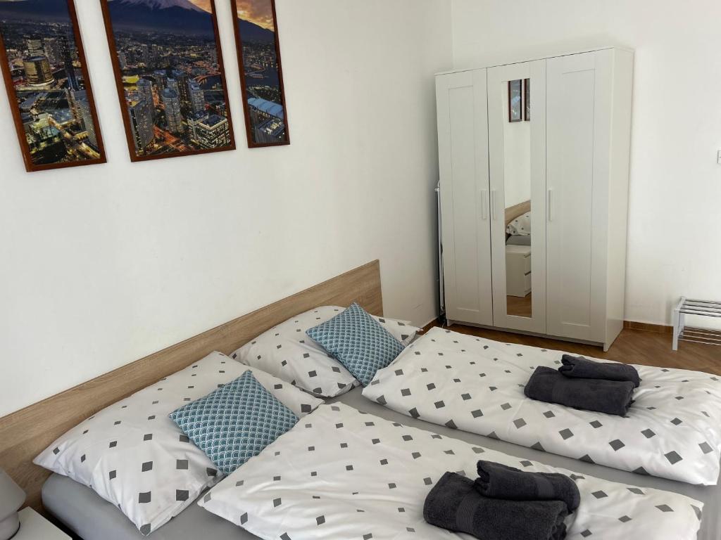Posteľ alebo postele v izbe v ubytovaní Kondé Apartments B