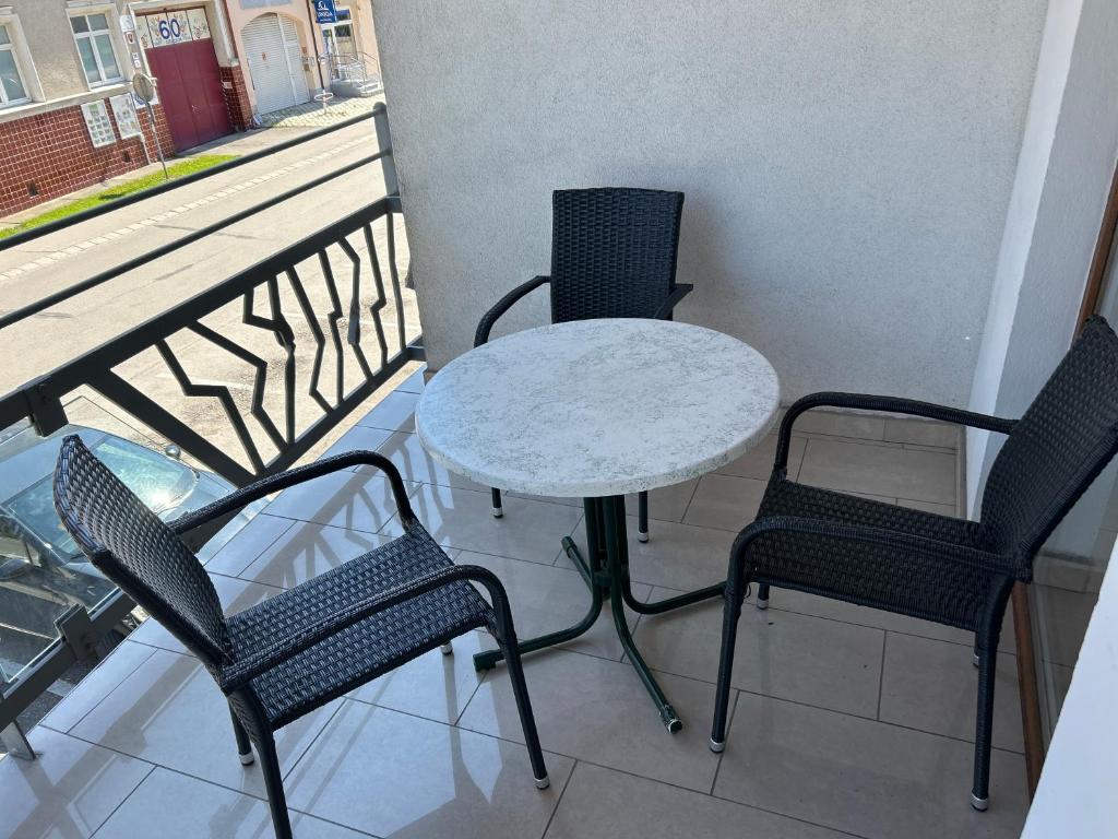Balkón alebo terasa v ubytovaní Kondé Apartments B