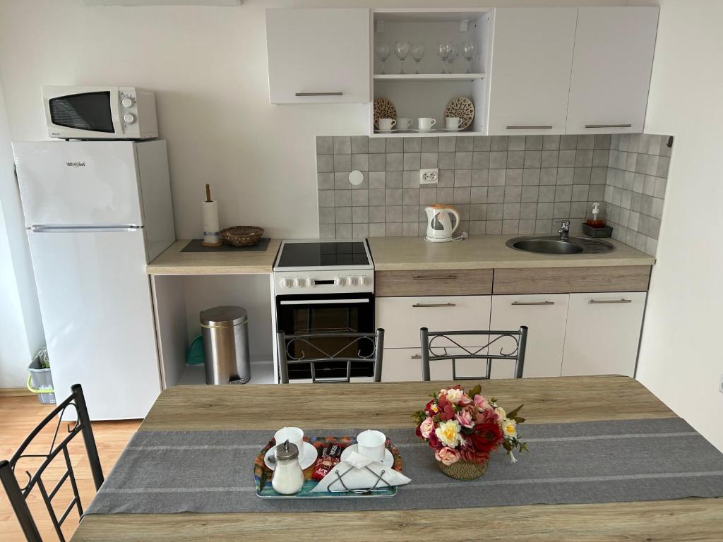 Kuchyň nebo kuchyňský kout v ubytování Kondé Apartments A