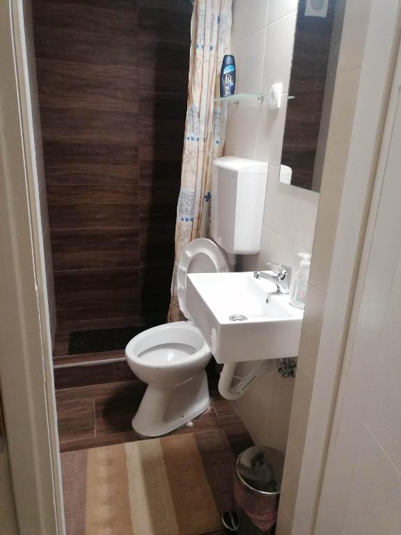 Koupelna v ubytování Prenoćište Day Holiday