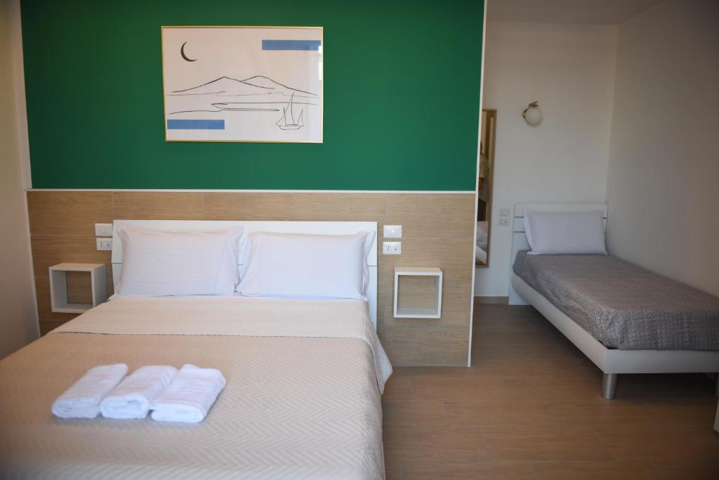 A bed or beds in a room at Napoli Central Gate