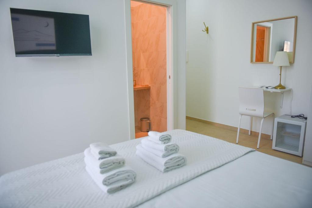 A bed or beds in a room at Napoli Central Gate
