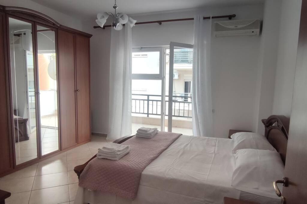 Appartamento con due camere da letto - Imazhi 2
