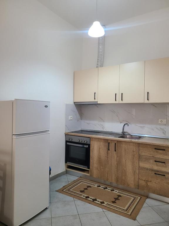 Apartment by the sea in Vlore - Image 4