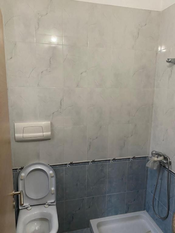 Vlora Stadium 2 BR Central Apartment - Image 7