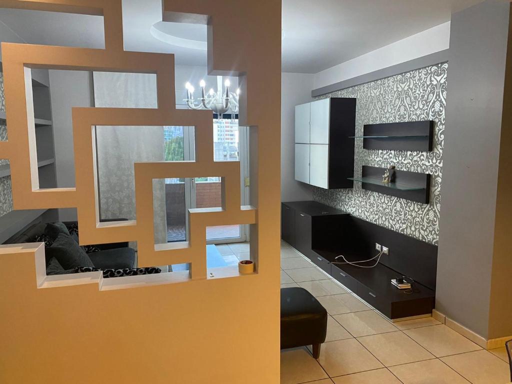 Vlora Stadium 2 BR Central Apartment - Image 8